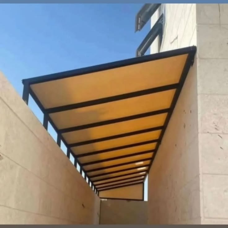تنفيذ مظلات وتغطية الممرات للمنازل والاستراحات والمنشآت في حي العدل بجدة